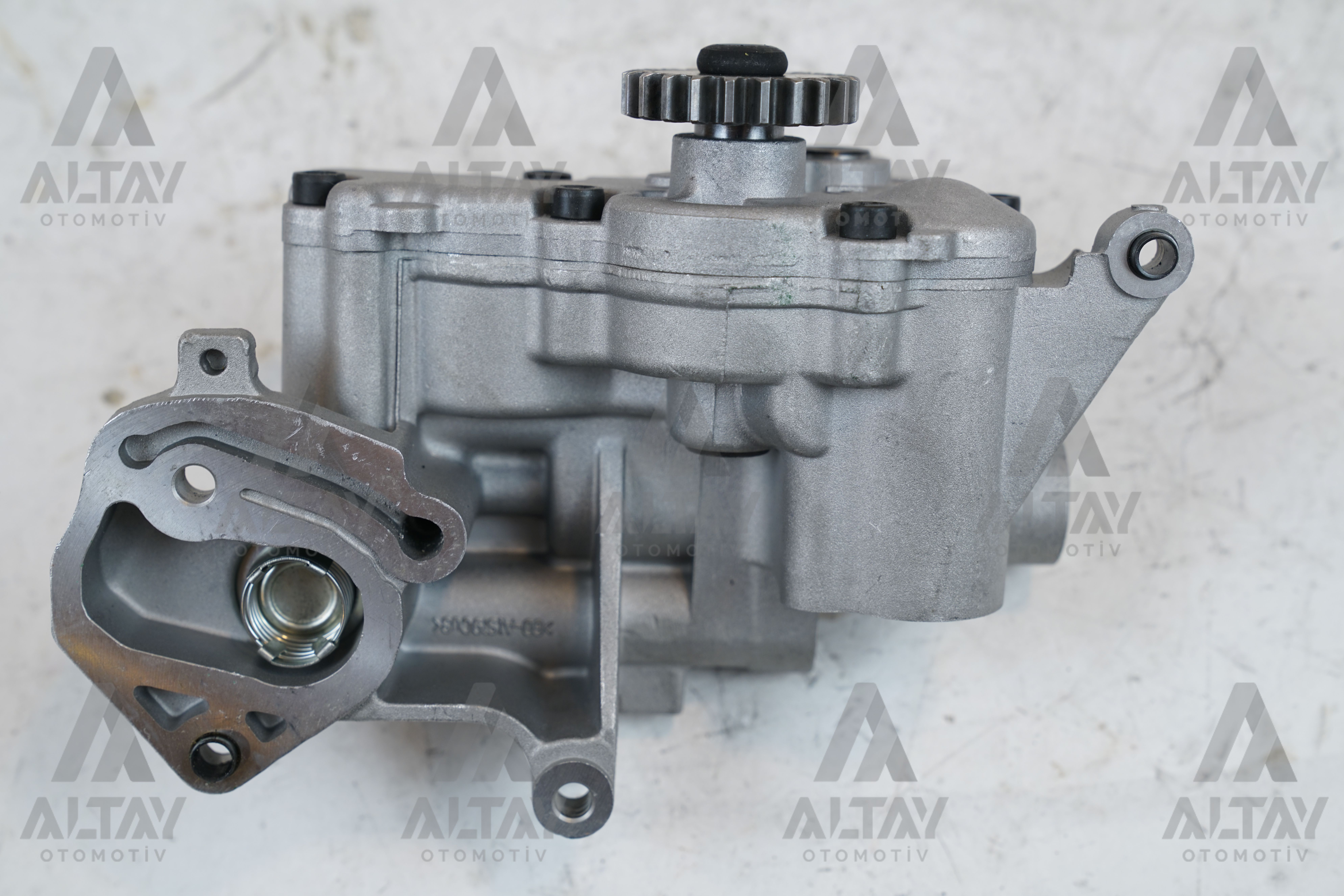 Audi Q3 Yağ Pompa OEM 06J115105AG