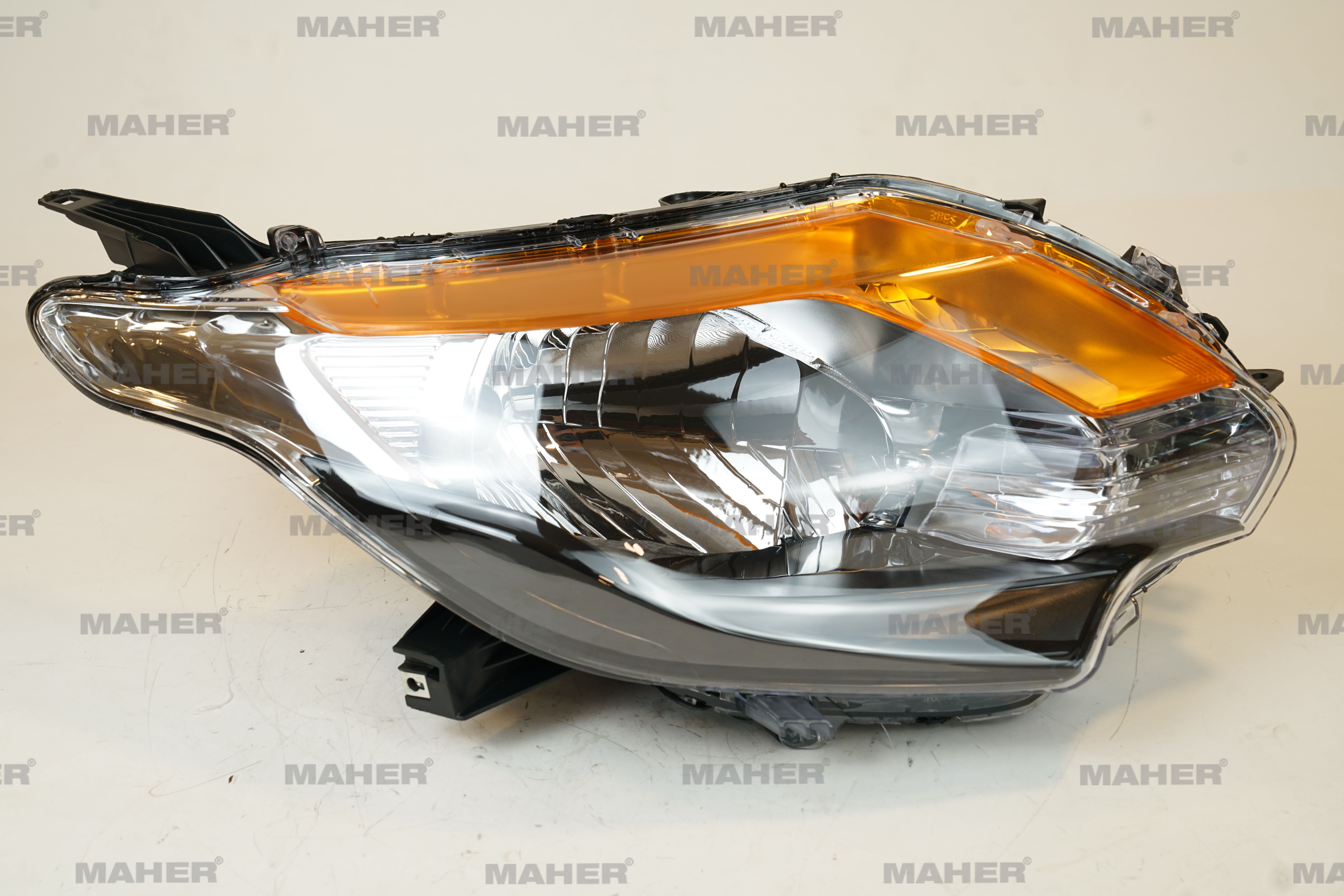 Mitsubishi L200 Sağ Far 2015-2018 Far L Motorlu Koyu Sarı Sağ OEM 8301C730