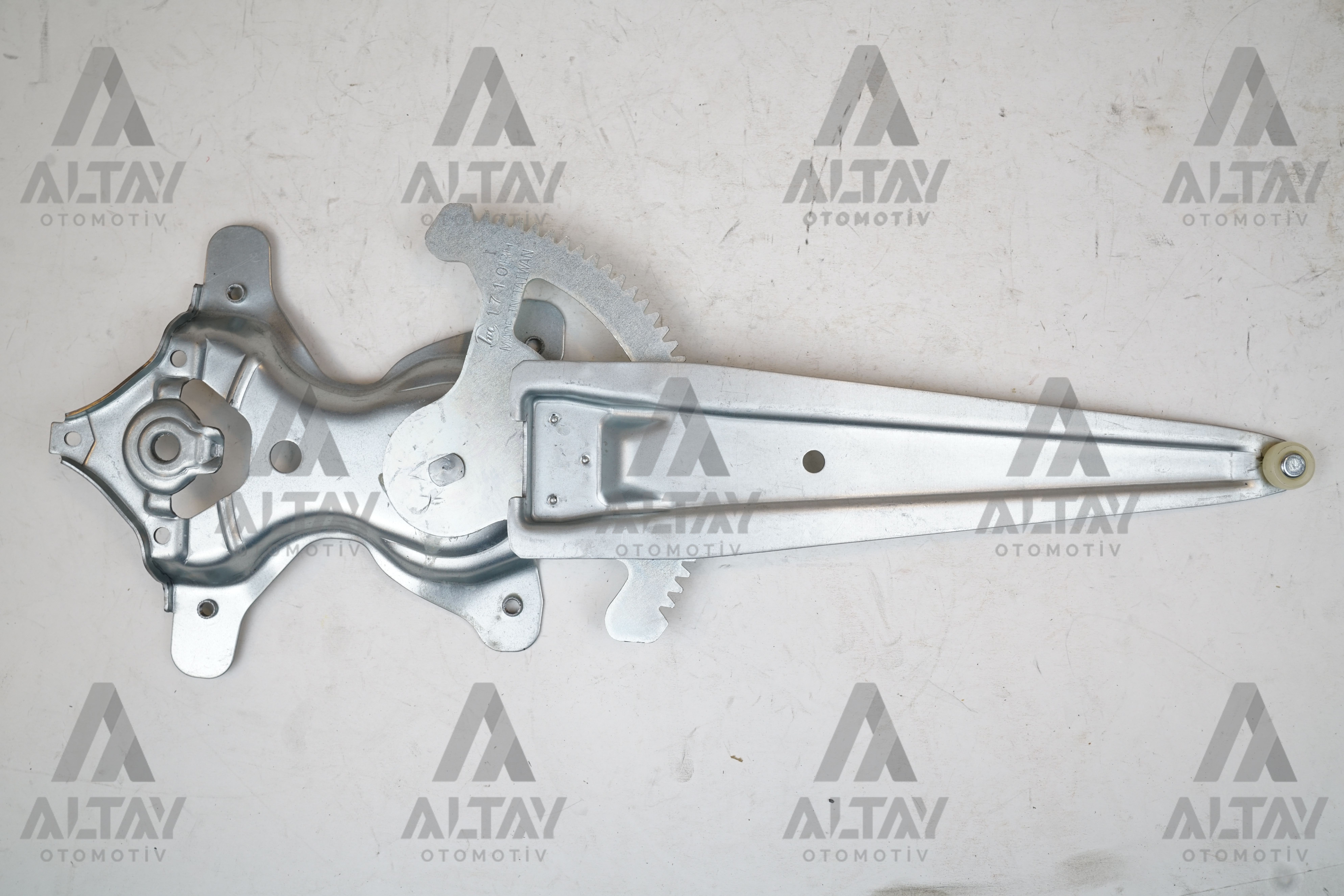 Toyota RAV4 Sağ Arka Cam Krikosu Toyota RAV4 Sağ Arka Cam Krikosu