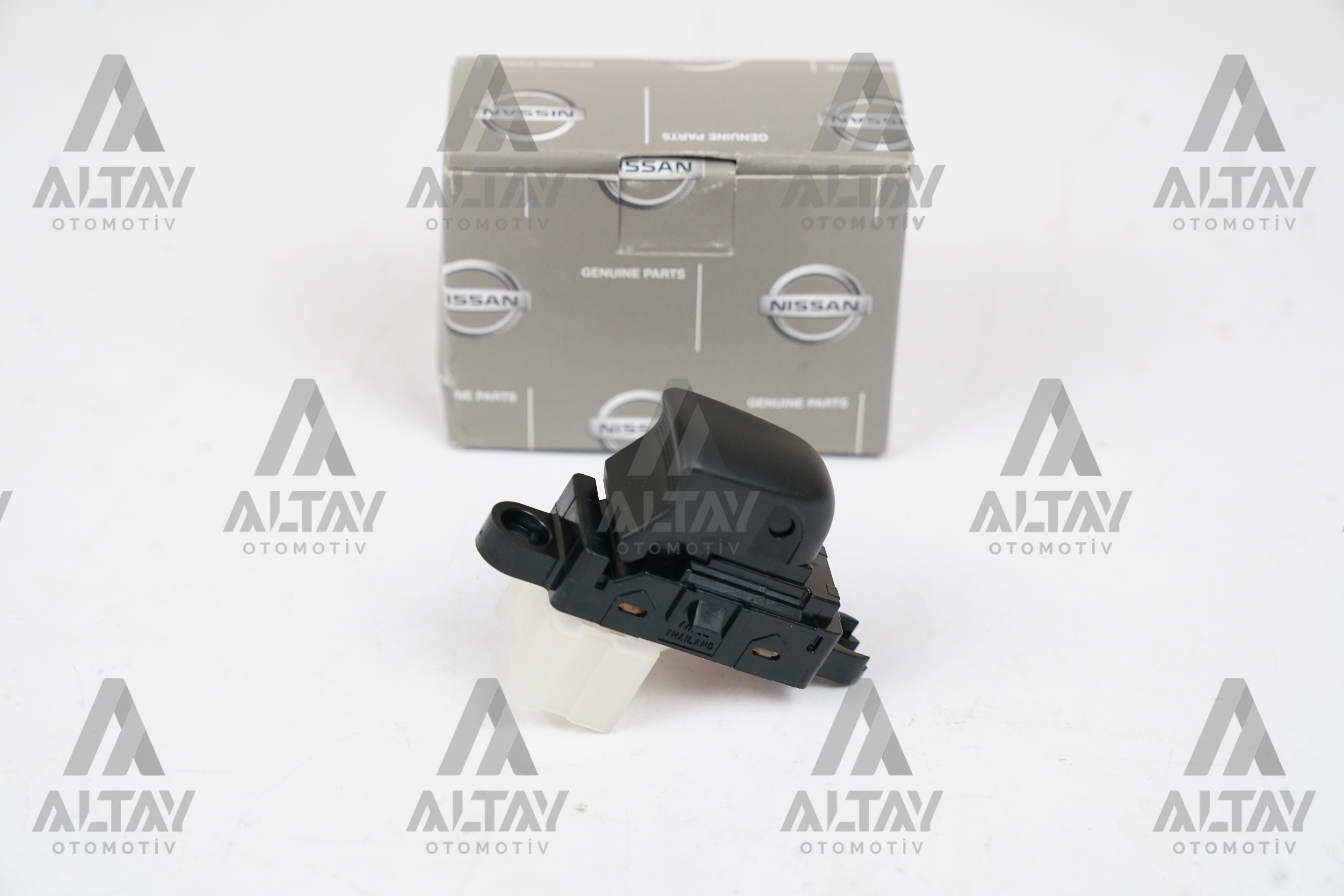 Nissan X-Trail Sağ Ön Düğme Cam Açma OEM 254114CE0A Nissan X-Trail Sağ Ön Düğme Cam Açma OEM 254114CE0A