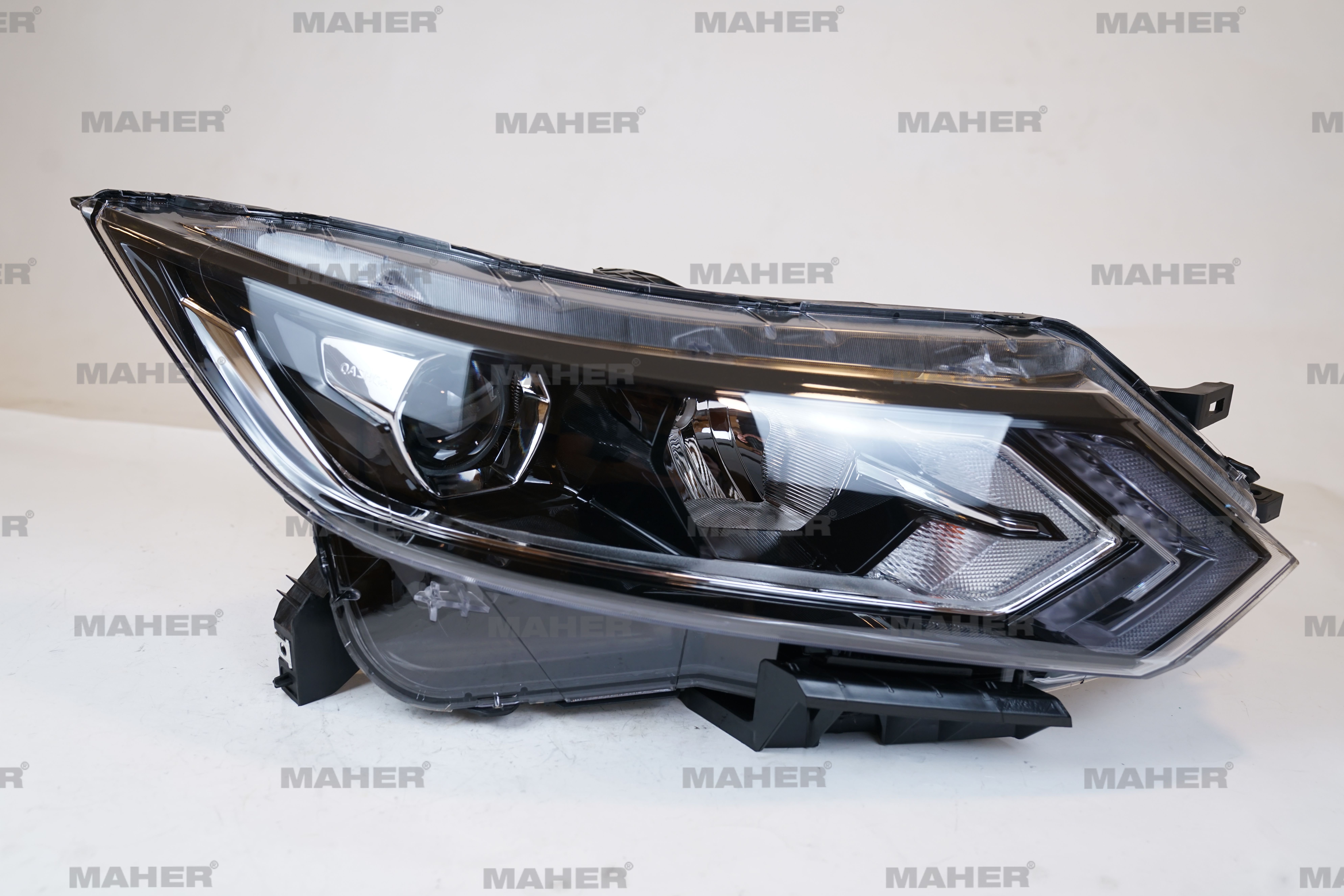 Nissan Qashqai Sağ Aydınlatma 2017-2021 Far Motorlu Sağ OEM 26010-HV00A Nissan Qashqai Sağ Aydınlatma 2017-2021 Far Motorlu Sağ OEM 26010-HV00A