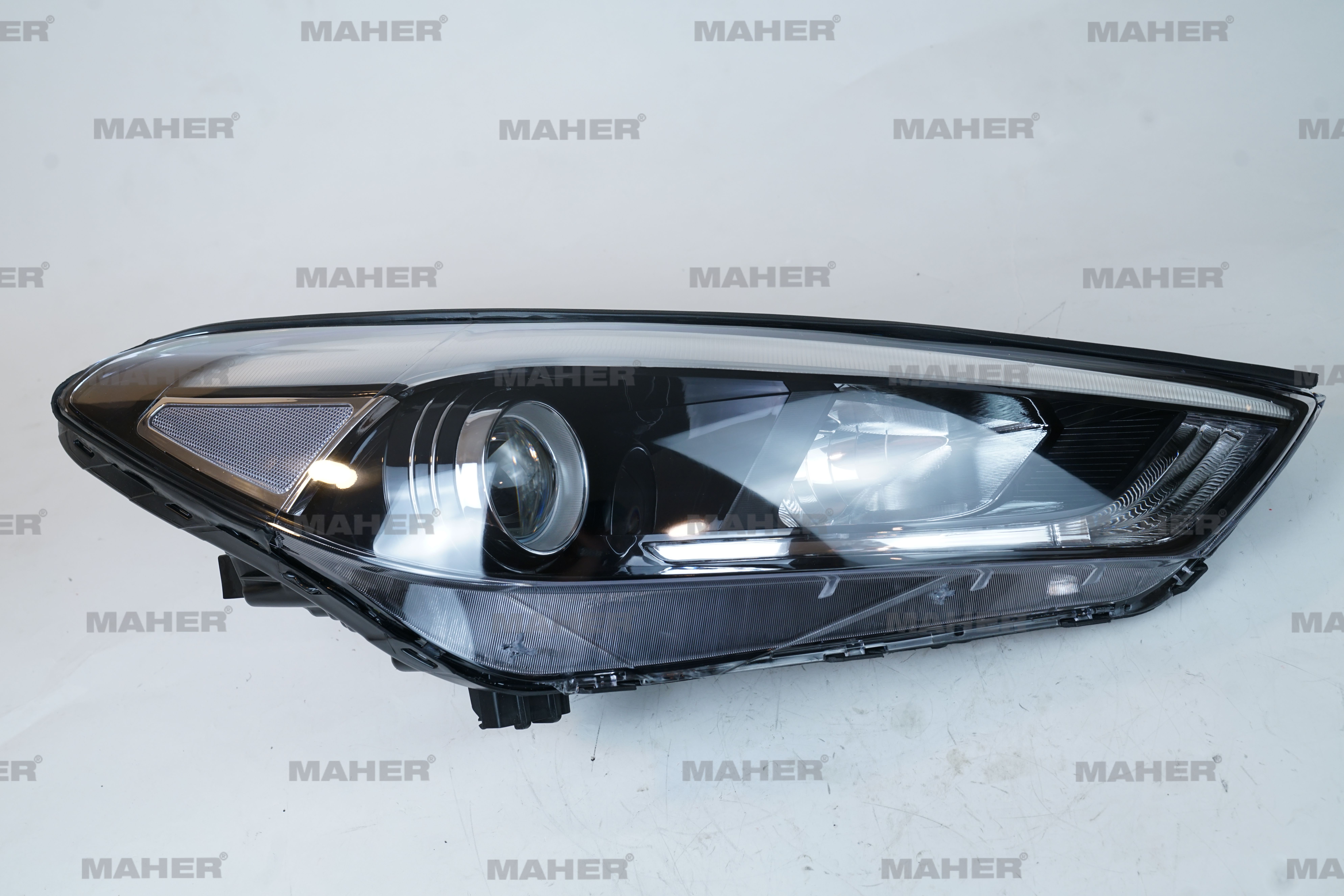 Hyundai Tucson Sağ Aydınlatma 2015-2018 Far Ledsiz Motorlu Mercekli Sağ OEM 92102-D3040 Hyundai Tucson Sağ Aydınlatma 2015-2018 Far Ledsiz Motorlu Mercekli Sağ OEM 92102-D3040