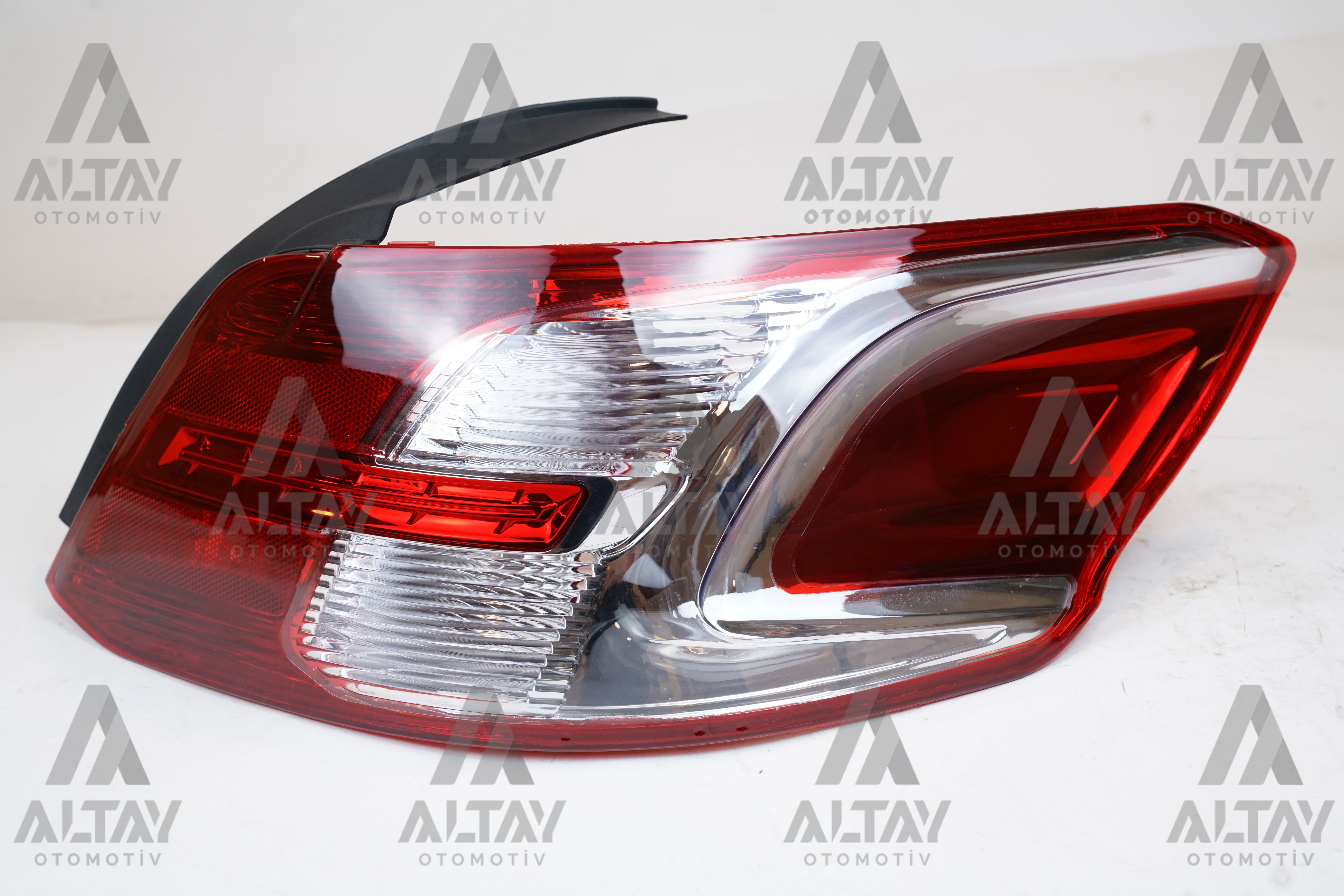 Peugeot 301 Sağ Aydınlatma 2013-2017 Stop Lambası Duysuz Sağ OEM 9674807780 Peugeot 301 Sağ Aydınlatma 2013-2017 Stop Lambası Duysuz Sağ OEM 9674807780