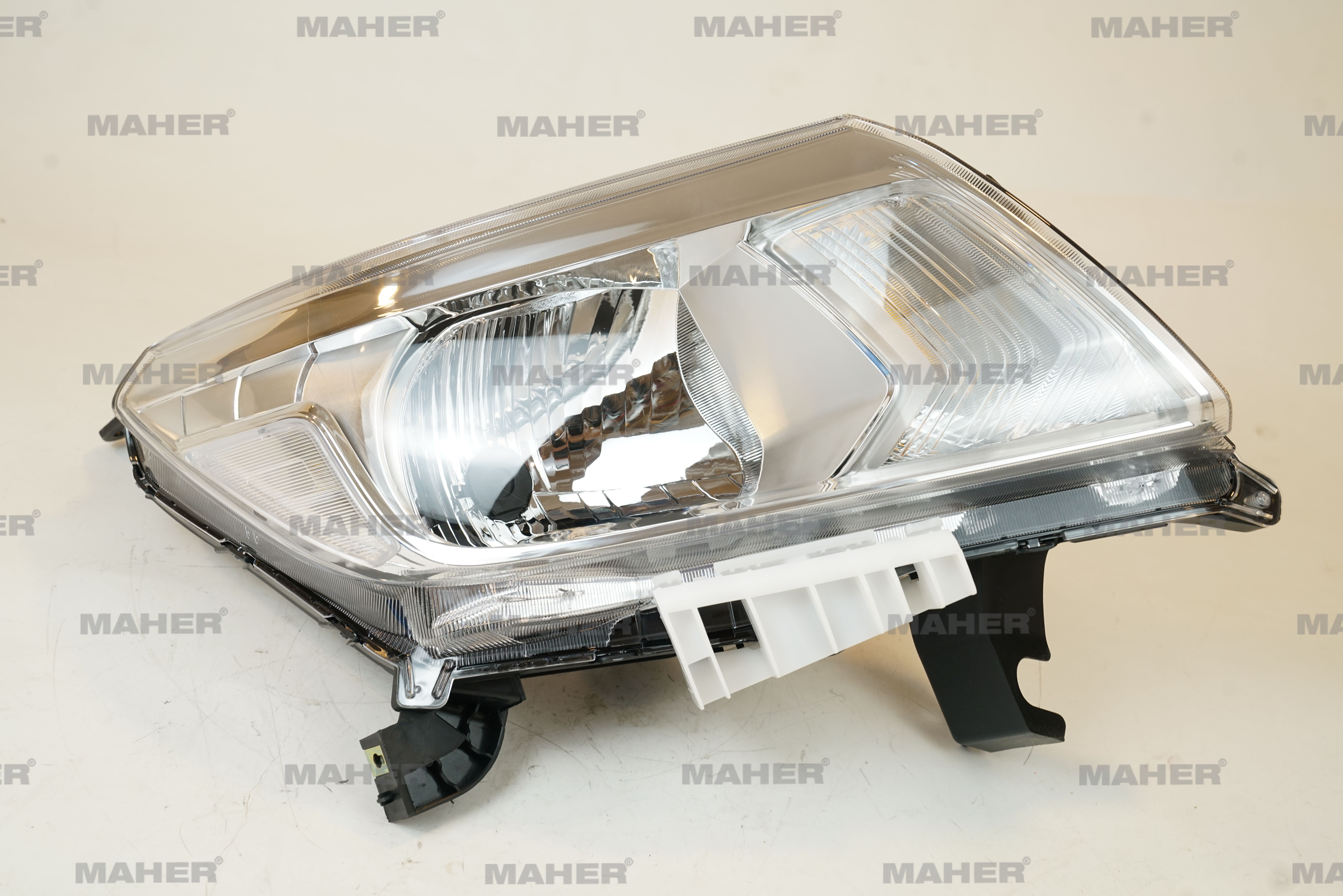 Nissan Navara Sağ Aydınlatma 2015-2020 Far Merceksiz Motorlu Sağ OEM 26010-4JA0B Nissan Navara Sağ Aydınlatma 2015-2020 Far Merceksiz Motorlu Sağ OEM 26010-4JA0B
